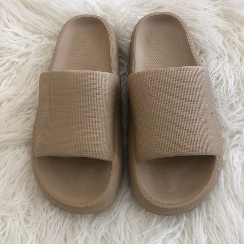 Platform Chunky tan slides